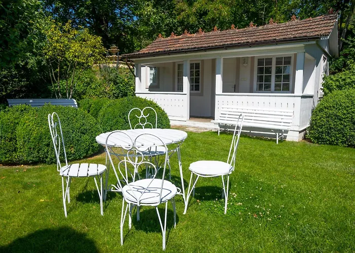 Отель Family Okor